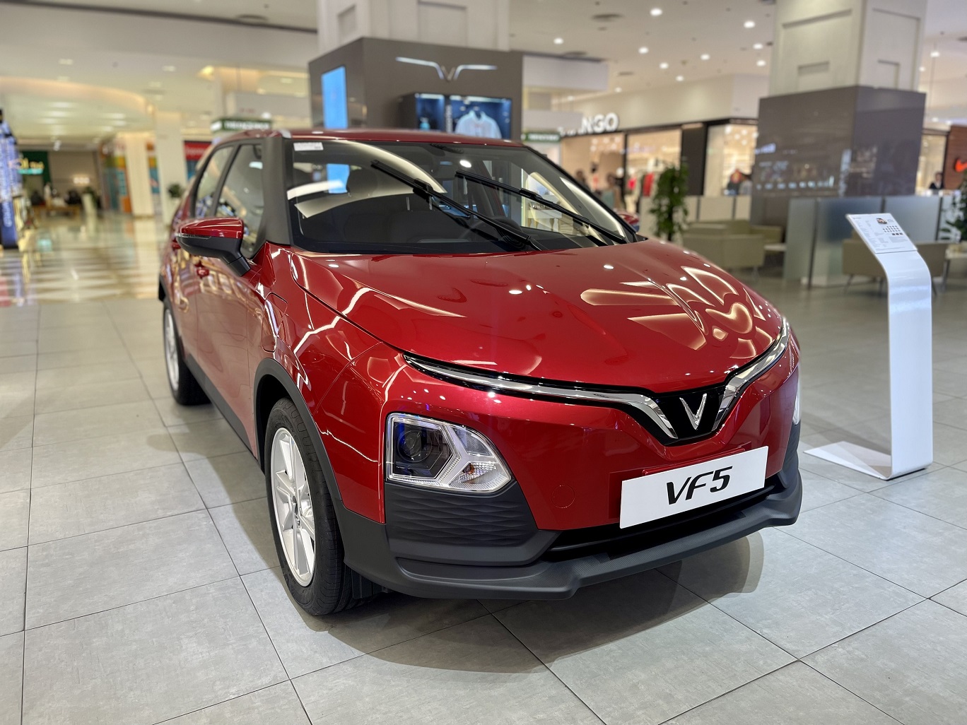 VF5 Màu đỏ - Ảnh 9